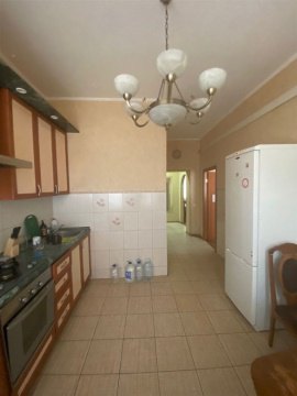 3-к квартира, 1/3 эт., 80м²