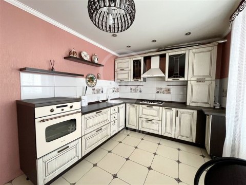 2-к квартира, 1/5 эт., 70м²
