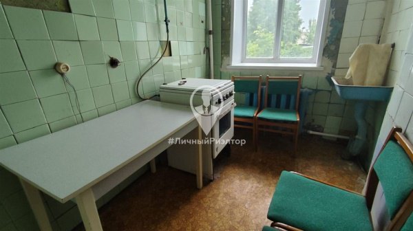 3-к квартира, 1/2 эт., 53м²