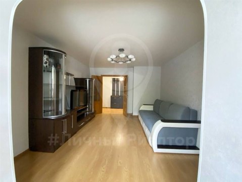 2-к квартира, 1/10 эт., 64м²
