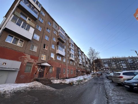 2-к квартира, 5/5 эт., 42м²