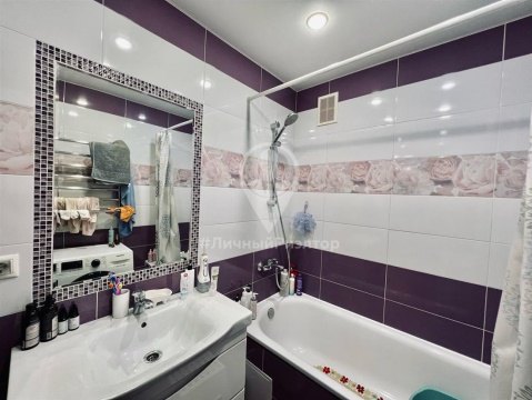 2-к квартира, 10/11 эт., 77м²