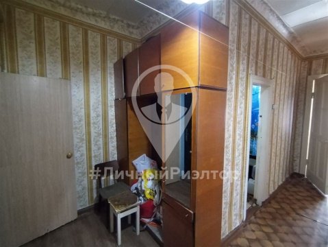 3-к квартира, 1/2 эт., 64м²