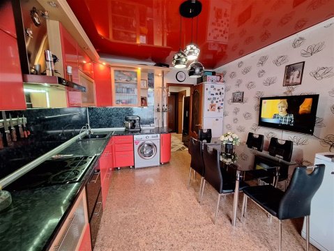 2-к квартира, 3/12 эт., 70м²