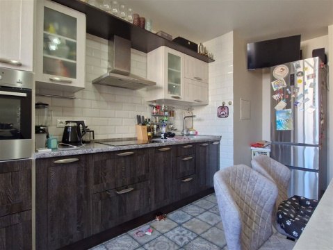 2-к квартира, 13/17 эт., 58м²