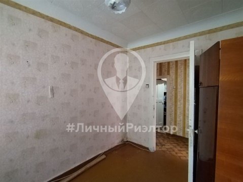 3-к квартира, 1/2 эт., 64м²