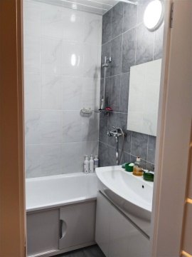 4-к квартира, 7/17 эт., 85м²