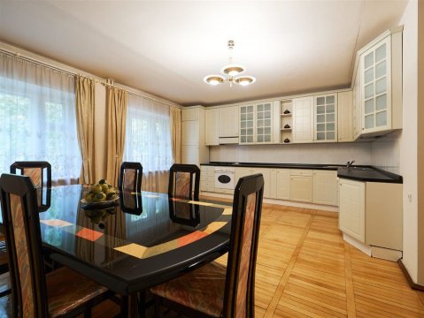 3-к квартира, 2/5 эт., 164м²