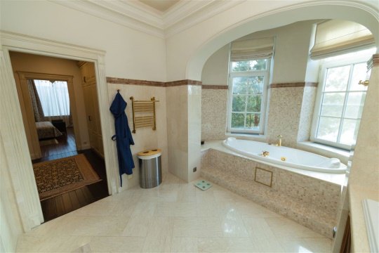 3-к квартира, 2/3 эт., 175м²