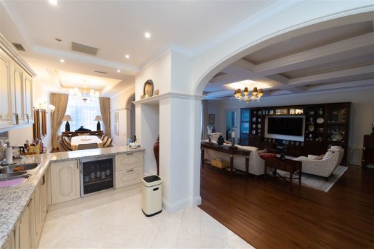 3-к квартира, 2/3 эт., 175м²