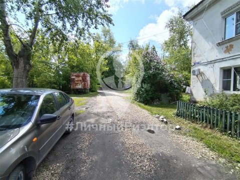 3-к квартира, 1/2 эт., 64м²