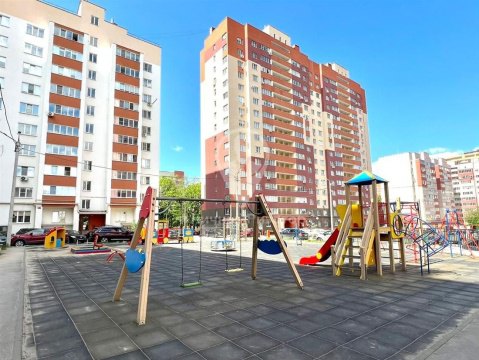 2-к квартира, 10/11 эт., 77м²