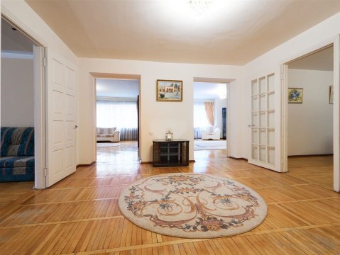 3-к квартира, 2/5 эт., 164м²