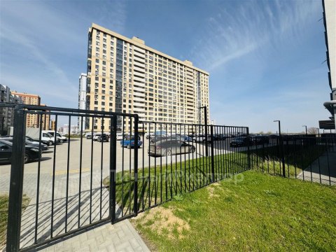 4-к квартира, 1/18 эт., 84м²