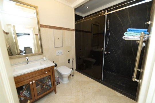 3-к квартира, 2/3 эт., 175м²