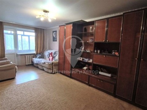 3-к квартира, 5/5 эт., 60м²