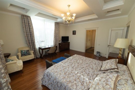 3-к квартира, 2/3 эт., 175м²
