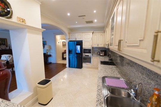 3-к квартира, 2/3 эт., 175м²