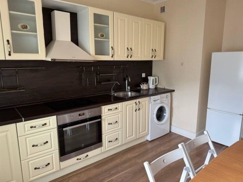 2-к квартира, 13/25 эт., 64м²