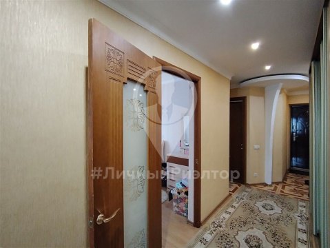2-к квартира, 1/3 эт., 52м²