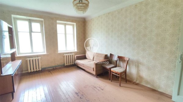 3-к квартира, 1/2 эт., 53м²