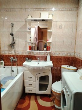 2-к квартира, 1/3 эт., 52м²