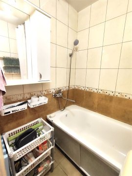 2-к квартира, 5/5 эт., 42м²