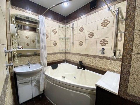 2-к квартира, 1/10 эт., 64м²