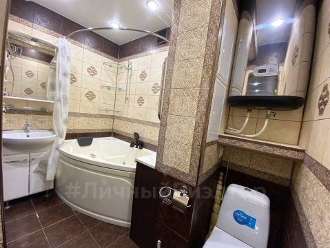 2-к квартира, 1/10 эт., 64м²