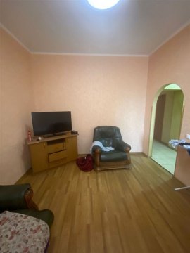 3-к квартира, 1/3 эт., 80м²
