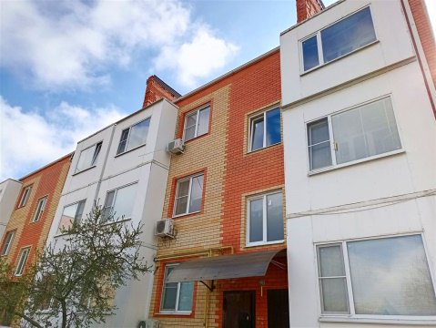 3-к квартира, 3/3 эт., 64м²