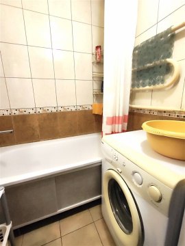 2-к квартира, 5/5 эт., 42м²
