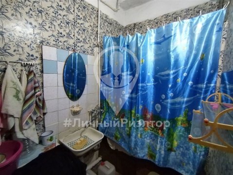 3-к квартира, 1/2 эт., 64м²