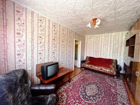 3-к квартира, 2/4 эт., 47м²