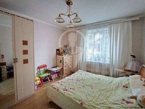 2-к квартира, 1/3 эт., 52м²