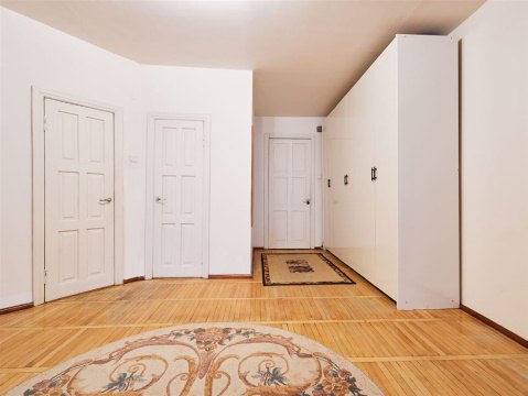 3-к квартира, 2/5 эт., 164м²