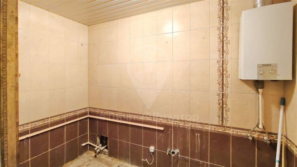 2-к квартира, 1/2 эт., 56м²