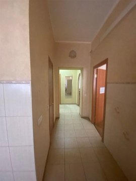 3-к квартира, 1/3 эт., 80м²