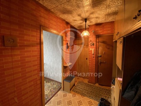 2-к квартира, 9/9 эт., 42м²